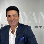 El cantante puertorriqueño Chayanne posa para EFE durante una entrevista realizada hoy en Miami, Florida (EE.UU). EFE/Alicia Civita