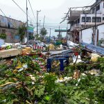 Fotografía de escombros en una vía tras el paso del huracán Otis, hoy, en Acapulco, en el estado de Guerrero (México). EFE/ David Guzmán