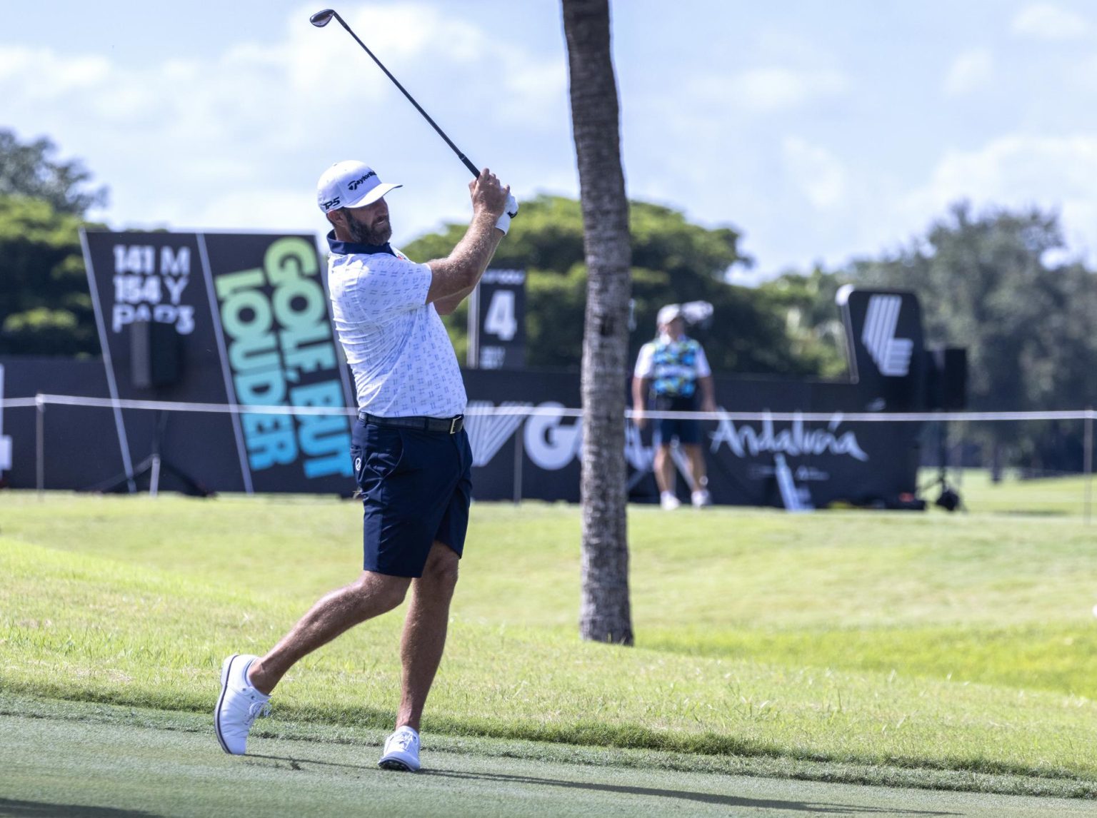 4 Aces GC Captain Dustin Johnson en acción durante las semifinales del LIV Golf Team Championship, en Trump National Doral Miami, en Doral, Florida, EE.UU. EFE/EPA/CRISTÓBAL HERRERA-ULASHKEVICH