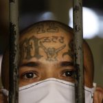 Un operativo conjunto de autoridades federales y locales logró el arresto este martes de 17 miembros de la Mara Salvatrucha (MS-13) en Los Ángeles por acusaciones de tráfico de drogas, informó el Departamento de Justicia de Estados Unidos. Fotografía de archivo. EFE/ Rodrigo Sura