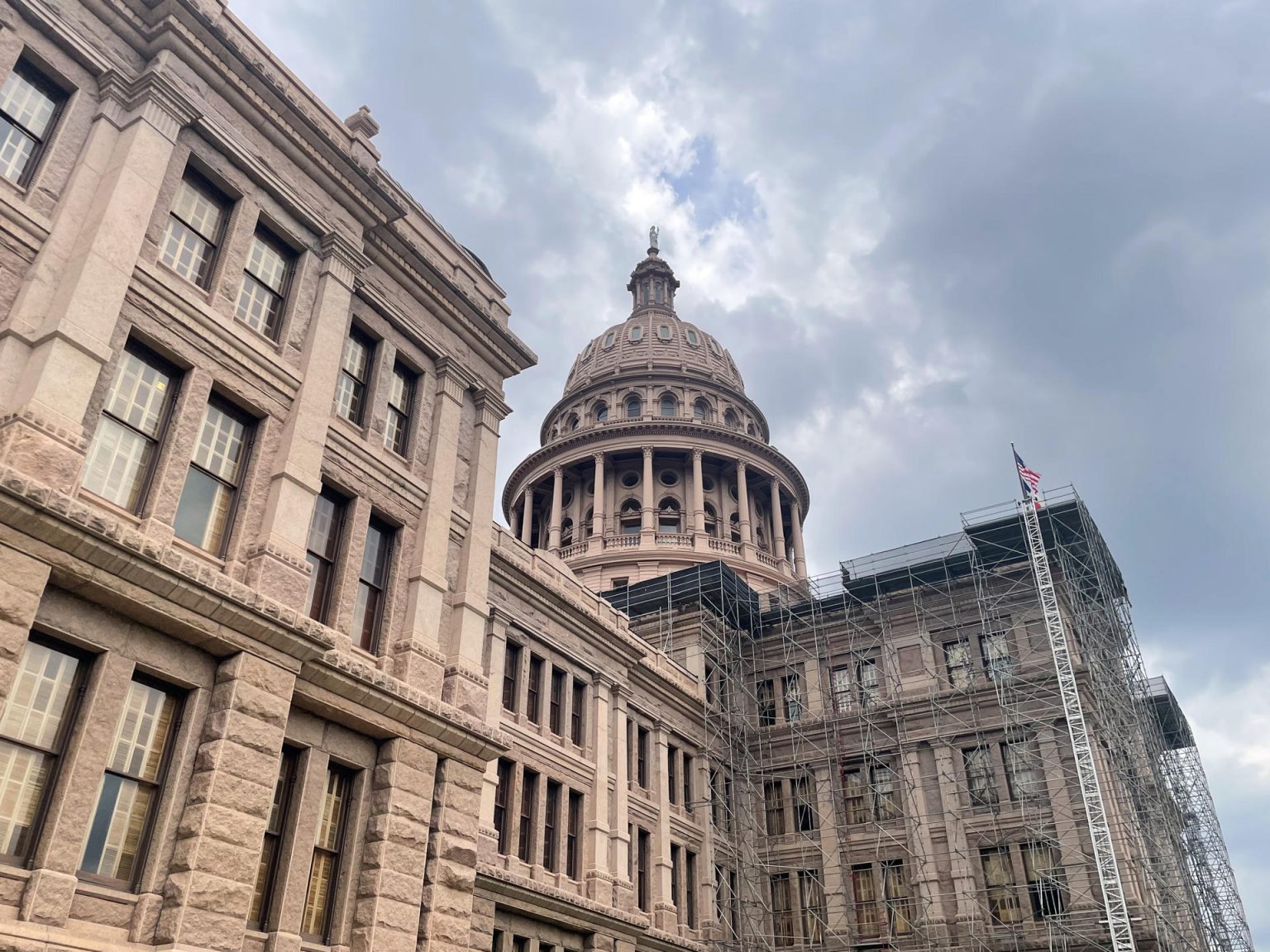 Fotografía de archivo en las afueras del Capitolio del estado de Texas en Austin. EFE/Paula Escalada