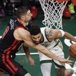 El alero de los Celtics de Boston Jayson Tatum (D) ien un partid entre los Boston Celtics y Chicago Bulls en el TD Garden de Boston, Massachusetts (EE.UU.), este 28 de noviembre de 2023. (Baloncesto) EFE/EPA/CJ Gunther