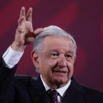 El presidente de México, Andrés Manuel López Obrador, habla durante una rueda de prensa hoy, en el Palacio Nacional en Ciudad de México (México). EFE/Sáshenka Gutiérrez