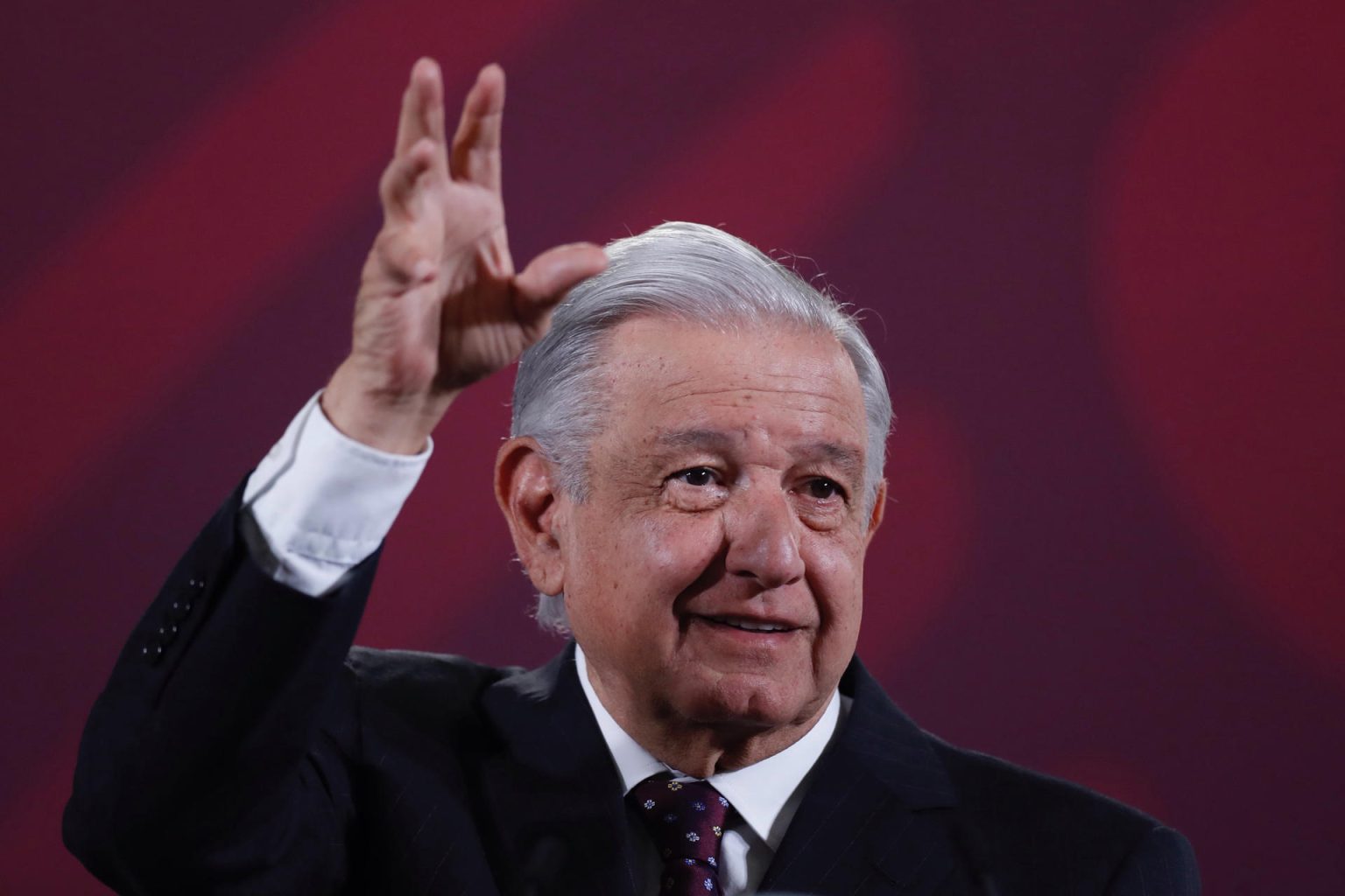 El presidente de México, Andrés Manuel López Obrador, habla durante una rueda de prensa hoy, en el Palacio Nacional en Ciudad de México (México). EFE/Sáshenka Gutiérrez