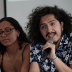 Los directores del Festival de Cine de Barrio, Yuli Rodriguez (i) y Emiliano Escoto (d) hablan hoy durante una rueda de prensa realizada en Ciudad de México (México). EFE/José Méndez