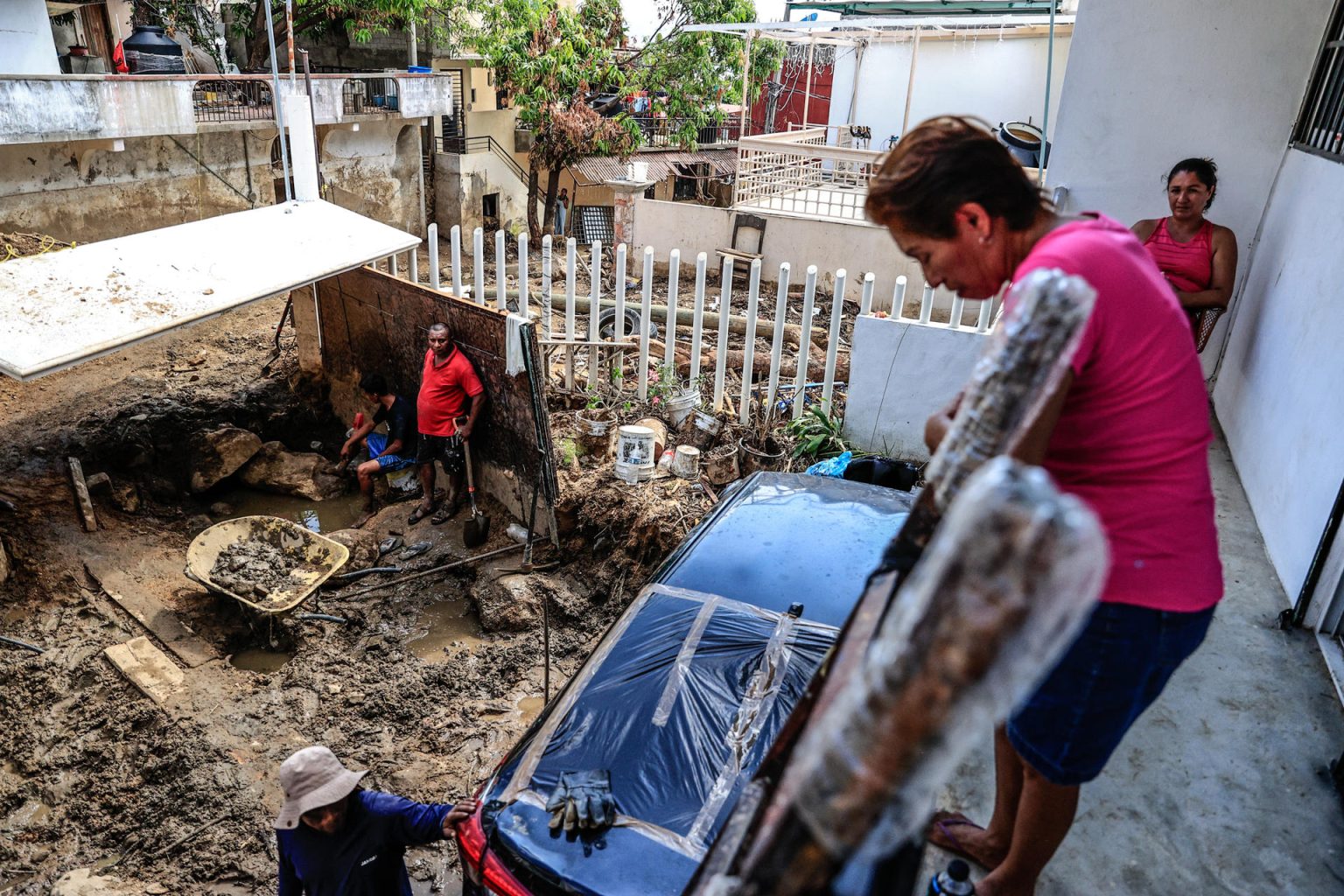 Fotografía de escombros en la colonia Coloso tras el paso del huracán Otis, el 22 de noviembre de 2023, en Acapulco (México). EFE/ David Guzmán