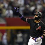 El jugador de los Arizona Diamondbacks Lourdes Gurriel Jr. (R) este 31 de octubre de 2023. EFE/Allison Dinner