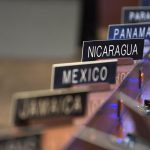 Detalle de algunas placas de los países miembros de la Organización de los Estados Americanos (OEA), desplegadas durante una sesión ordinaria del Consejo Permanente, en la sede del organismo en Washington (EE. UU). Imagen de archivo. EFE/Lenin Nolly