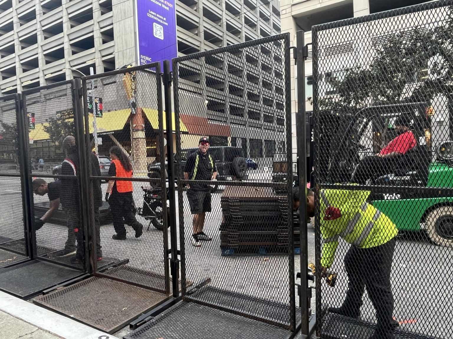 Un agente de Policía custodia sobre una avenida, en medio del dispositivo de seguridad desplegado como preparación para la Cumbre APEC, el 14 de noviembre de 2023, en San Francisco (EE.UU.).  EFE/ Guillermo Azábal