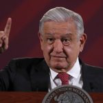 El presidente de México, Andrés Manuel López Obrador, habla durante una conferencia matutina en el Palacio Nacional de Ciudad de México (México). EFE/Mario Guzmán