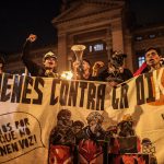 Fotografía de archivo de ciudadanos de diversas organizaciones, colectivos e incluso parlamentarios que marcharon por las calles del centro en una manifestación denominada "En defensa de la democracia", que protesta, entre otros motivos, por la decisión del Congreso peruano de investigar a miembros de la Junta Nacional de Justicia (JNJ), hoy en Lima (Perú). EFE/ Aldair Mejia