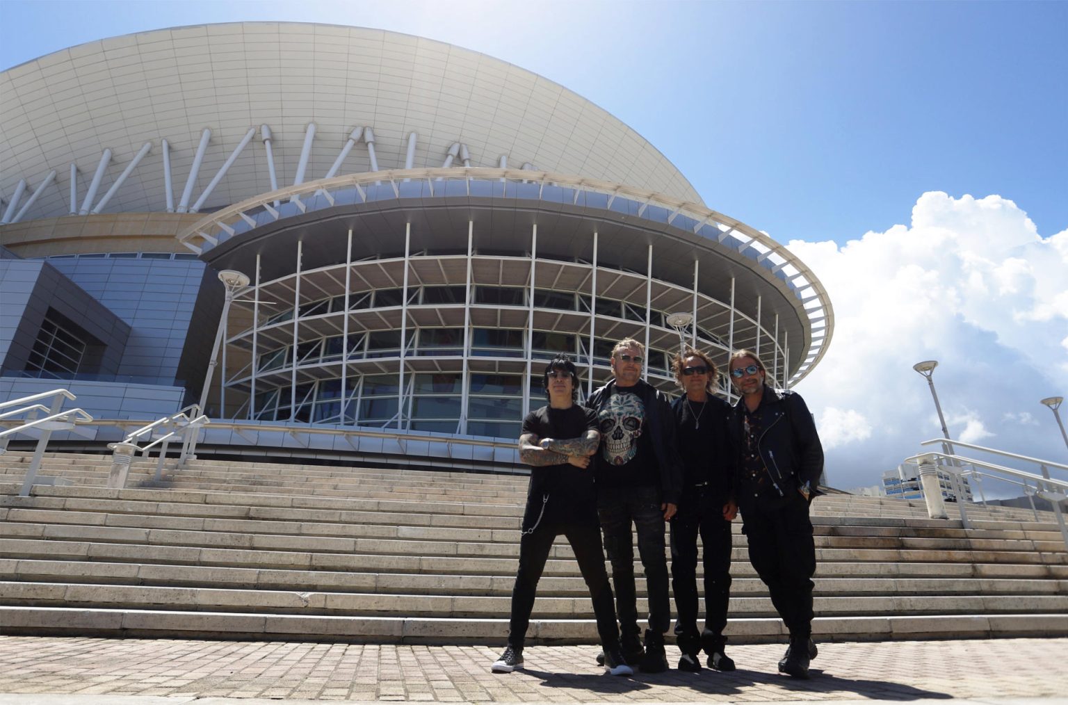 Foto de archivo de Maná, desde la izquierda: Alex González, Fher Olivera, Juan Calleros y Sergio Vallín, que posan delante del Coliseo de Puerto Rico en San Juan. EFE/ Thais Llorca