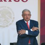 El presidente de México, Andrés Manuel López Obrador, participa en la ceremonia por el 113 Aniversario de la Revolución Mexicana, hoy, en la Plaza de la Constitución, en Ciudad de México (México). EFE/ Isaac Esquivel