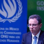 El representante adjunto en México del Alto Comisionado de las Naciones Unidas para los Derechos Humanos Jesús Peña, habla hoy durante la presentación del informe "Buenas prácticas y desafíos en la investigación de delitos cometidos contra personas defensoras de derechos humanos y periodistas en la Ciudad de México (México). EFE/Sáshenka Gutiérrez