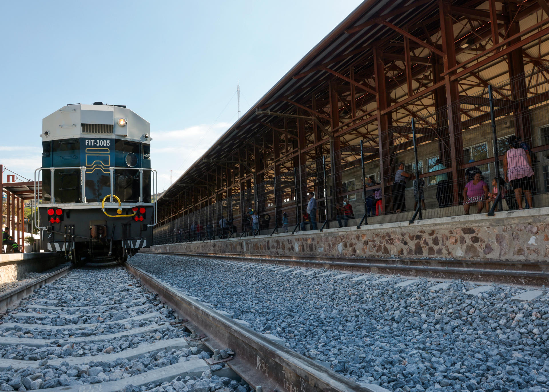 Fotografía cedida por la presidencia de México donde se observa una estación del tren de pasajeros inaugurado hoy, por el presidente mexicano Andrés Manuel López Obrador, durante un acto protocolario en el municipio de Salina Cruz (México). EFE/Presidencia de México/SOLO USO EDITORIAL/SOLO DISPONIBLE PARA ILUSTRAR LA NOTICIA QUE ACOMPAÑA(CRÉDITO OBLIGATORIO)
