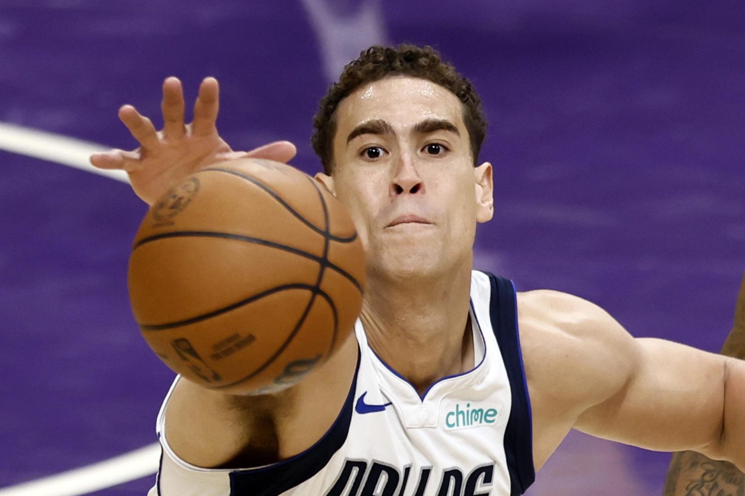 Dwight Powell de los Dallas Marvericks, en una fotografía de archivo. EFE/EPA/ETIENNE LAURENT