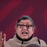 La titular de la Comisión Nacional de Búsqueda (CNB) de México,Teresa Guadalupe Reyes habla hoy, durante su participación en la conferencia matutina del presidente de México, Andrés Manuel López Obrador, en Palacio Nacional en Ciudad de México (México). EFE/Sáshenka Gutiérrez