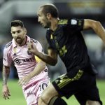 Vista de un partido en el que se enfrentan Lionel Messi (i), del Inter Miami FC, yt Giorgio Chiellini (d) del LAFC, en una fotografía de archivo. EFE/Etienne Laurent