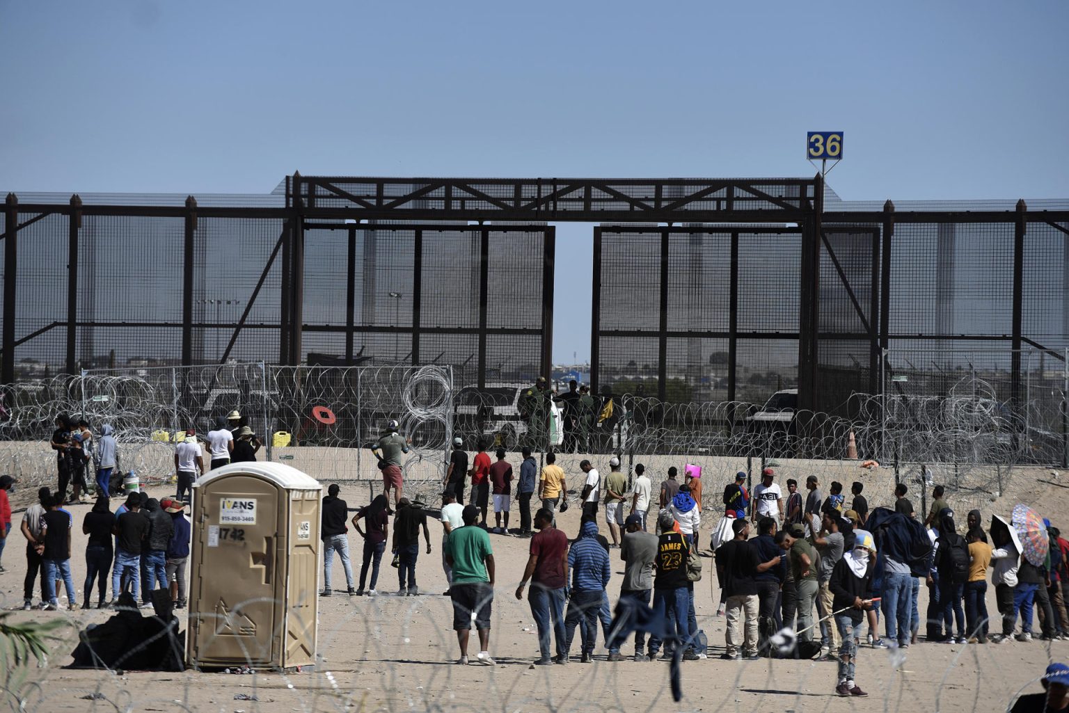 Fotografía de archivo en donde se observa a migrantes cerca a la frontera estadounidense en Ciudad Juárez, Chihuahua (México). EFE/Luis Torres