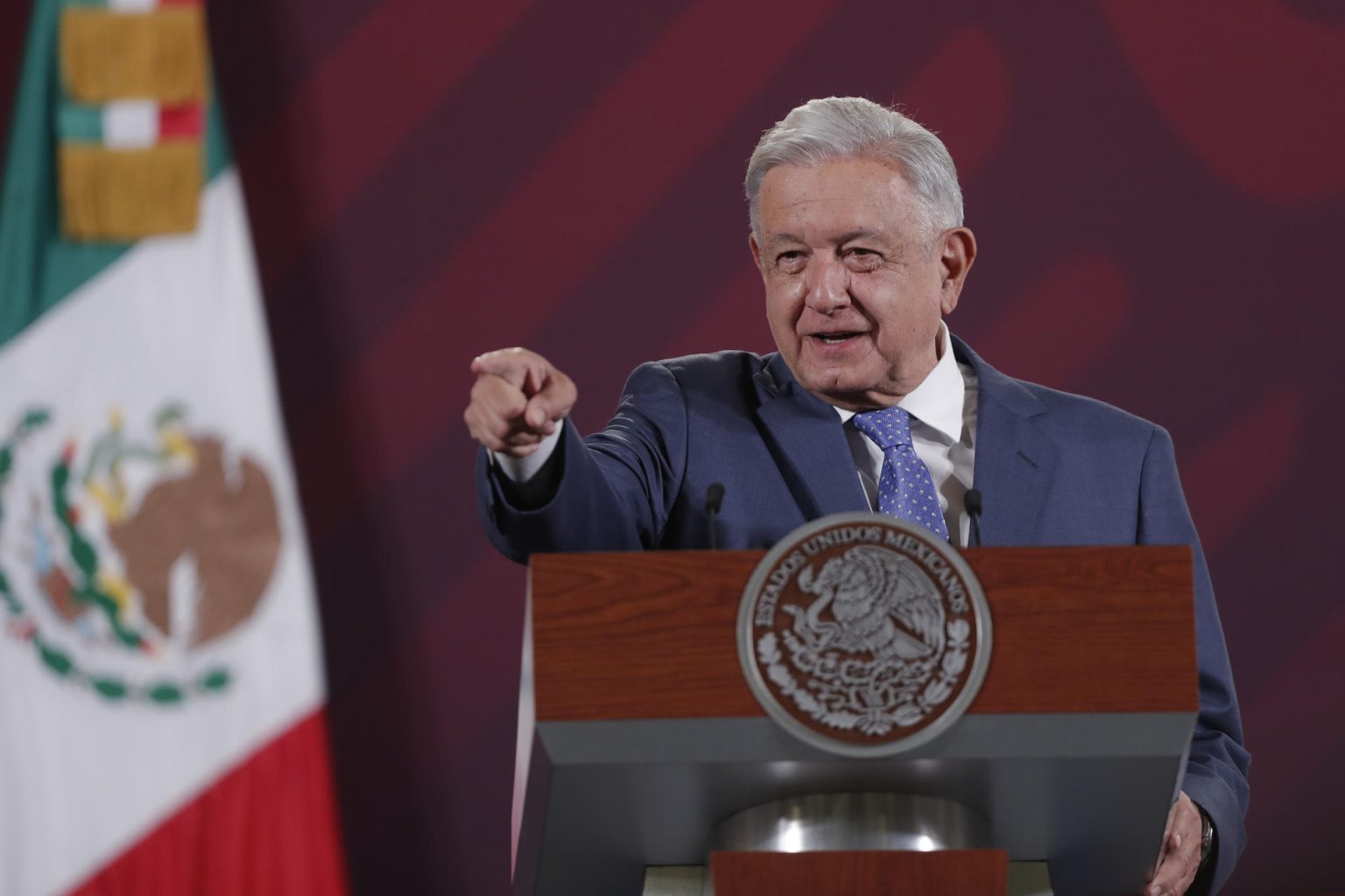 El presidente de México, Andrés Manuel López Obrador, habla durante una rueda de prensa matutina hoy, en el Palacio Nacional en la Ciudad de México (México). EFE/ Isaac Esquivel
,