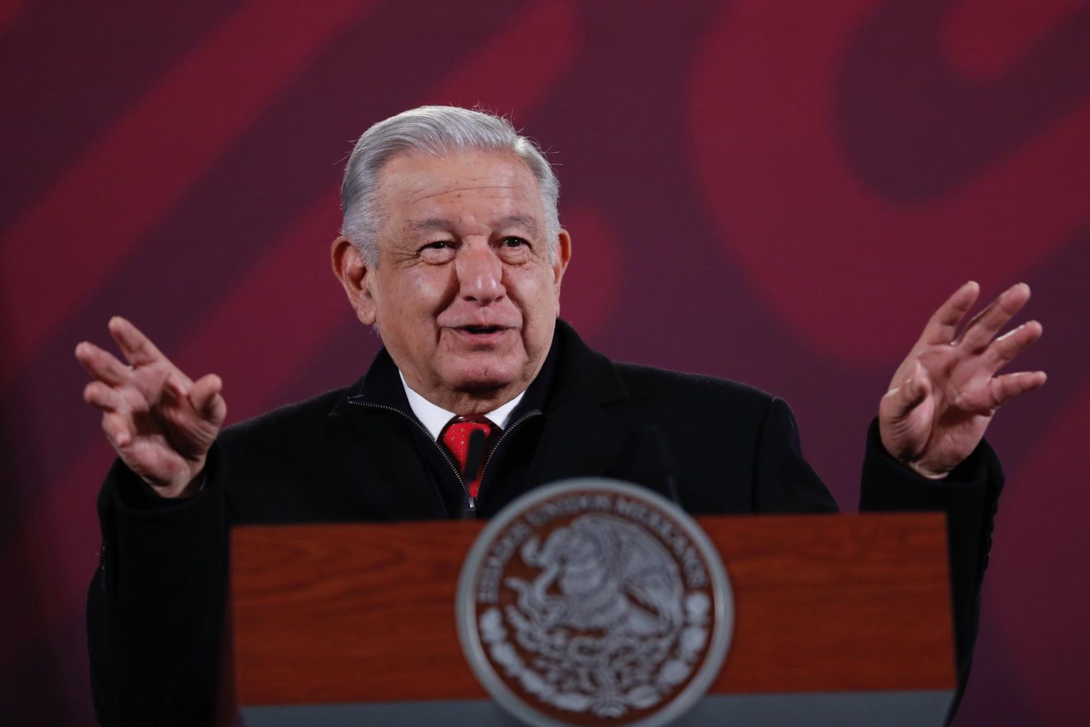 El presidente de México, Andrés Manuel López Obrador, habla durante su rueda de prensa diaria hoy, en el Palacio Nacional de la Ciudad de México (México). EFE/ Sáshenka Gutiérrez