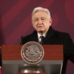 El presidente de México, Andrés Manuel López Obrador, habla durante una rueda de prensa hoy, en el Palacio Nacional en Ciudad de México (México). EFE/ José Méndez