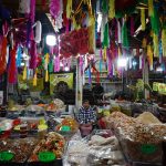 Fotografía de una vendedora en su puesto en el mercado de Jamaica, el 15 de diciembre de 2023, en Ciudad de México (México). EFE/ Sáshenka Gutiérrez