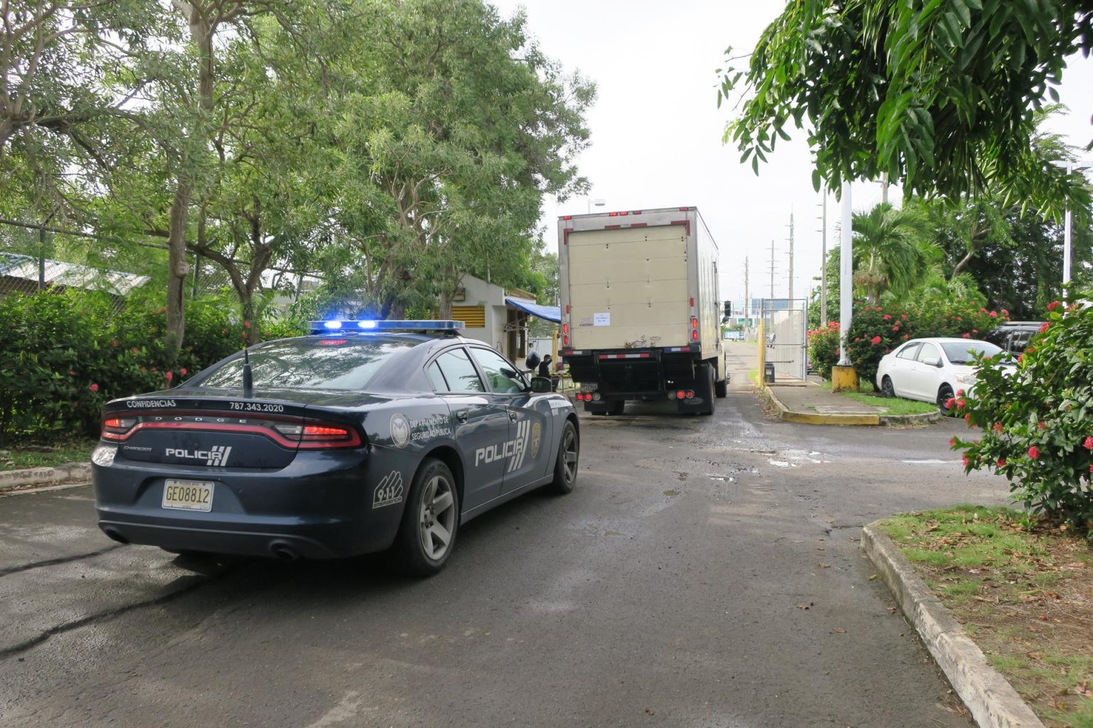 Fotografía de archivo de una patrulla de la policía en San Juan. EFE/Jorge Muñiz