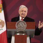 El presidente de México, Andrés Manuel López Obrador, habla hoy durante una rueda de prensa en el Palacio Nacional, en Ciudad de México (México). EFE/ José Méndez