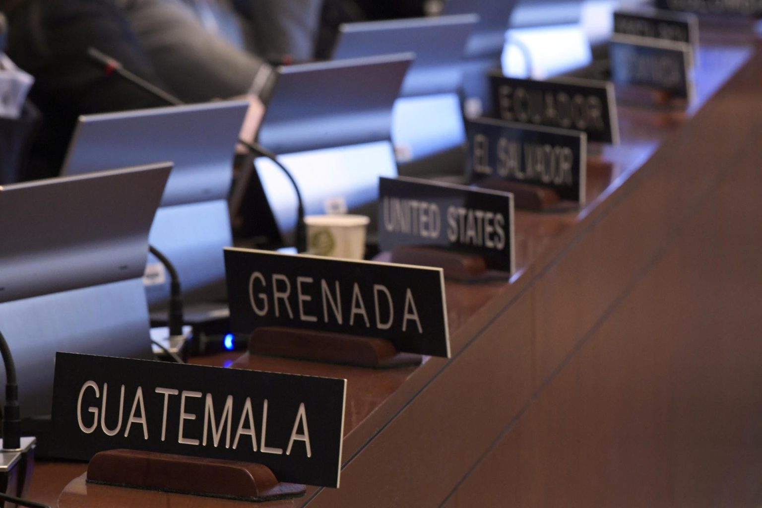 Fotografía de la placa de Guatemala durante una sesión extraordinaria del Consejo Permanente hoy en la sede del organismo en Washington (EEUU). EFE/Lenin Nolly