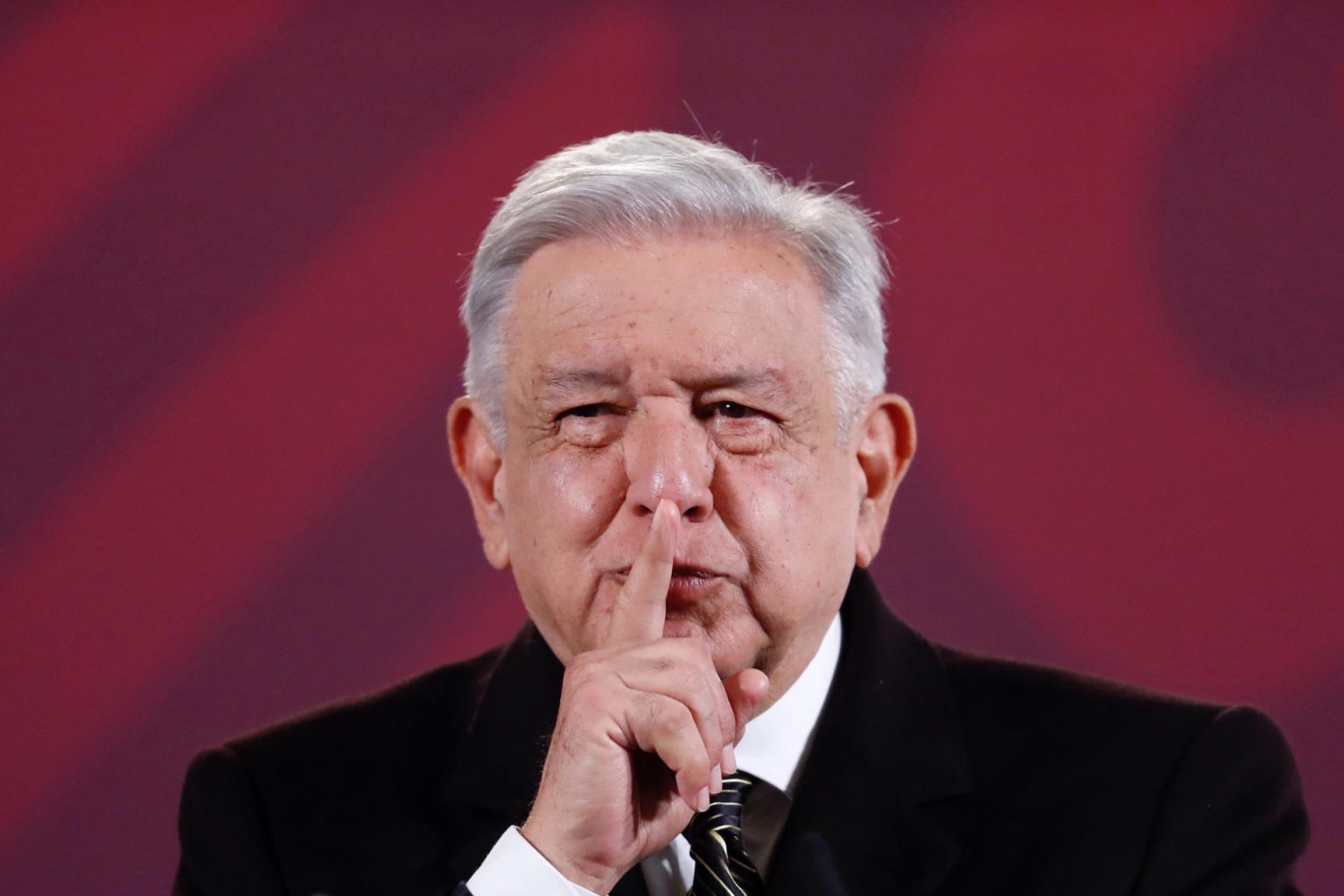 El presidente de México, Andrés Manuel López Obrador, habla durante su conferencia matutina hoy, en Palacio Nacional, en Ciudad de México (México). EFE/Sáshenka Gutiérrez