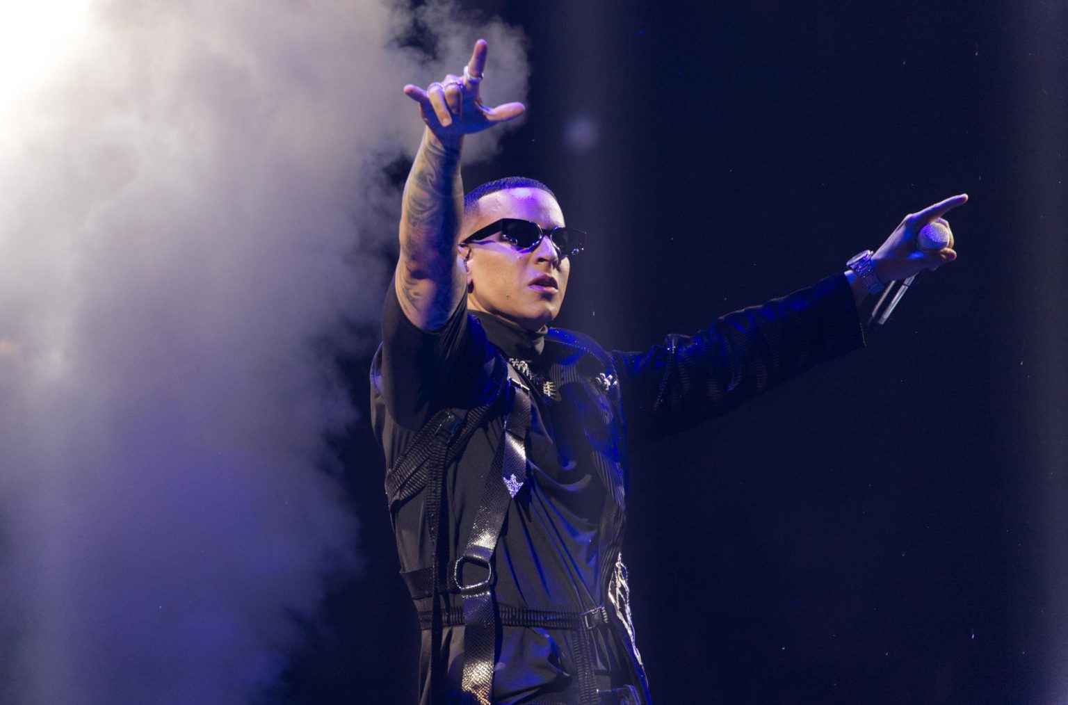 Imagen de archivo del cantante puertorriqueño Daddy Yankee durante un concierto en el Coliseo Jose Miguel Agrelot en San Juan (Puerto Rico). EFE/Thais Llorca