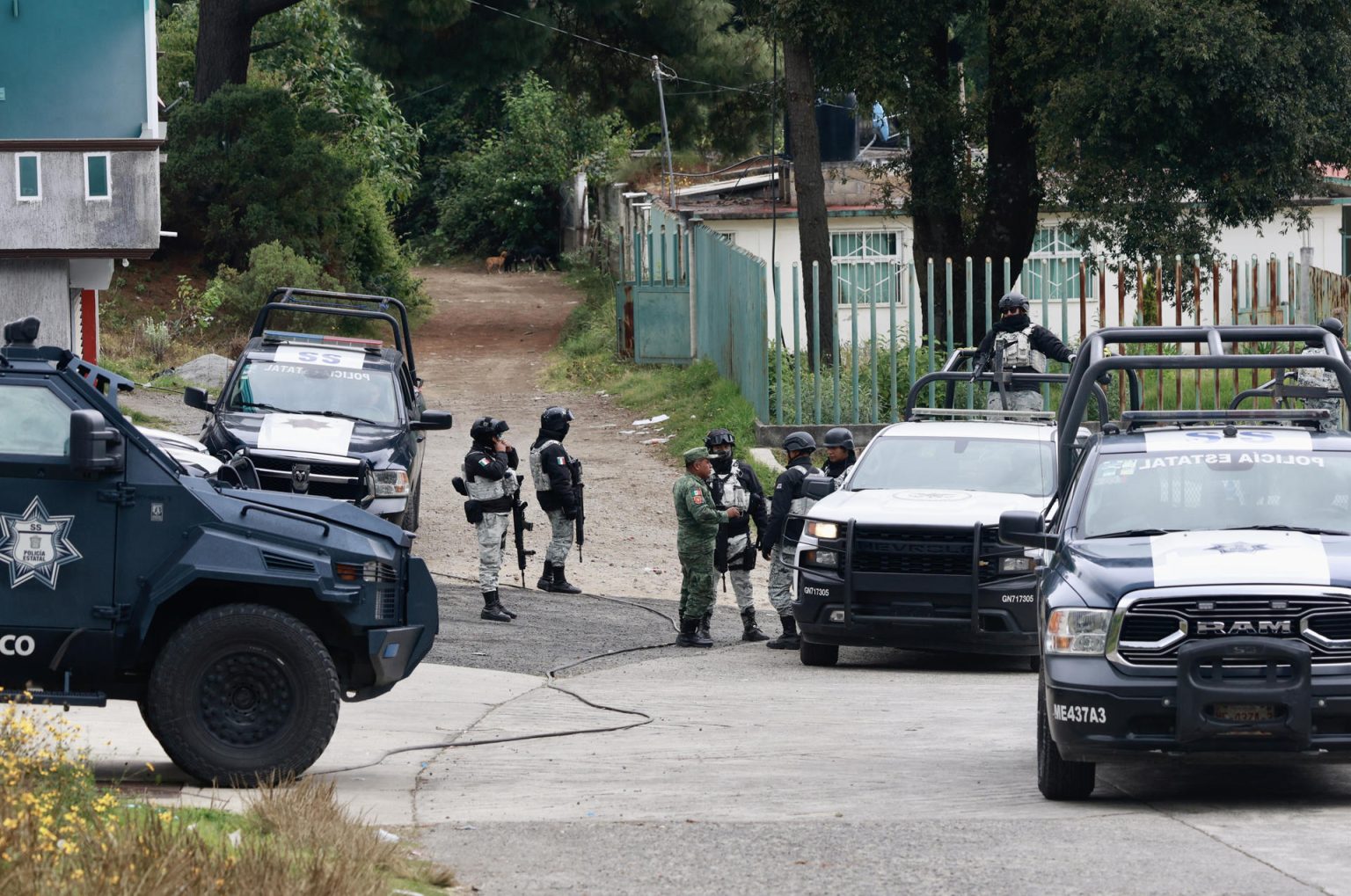 Miembros de la Guardia Nacional resguardan el poblado de Texcapilla, en localidad de Texcaltitlán, en el céntrico Estado de México (México). Imagen de archivo. EFE/ Felipe Gutiérrez