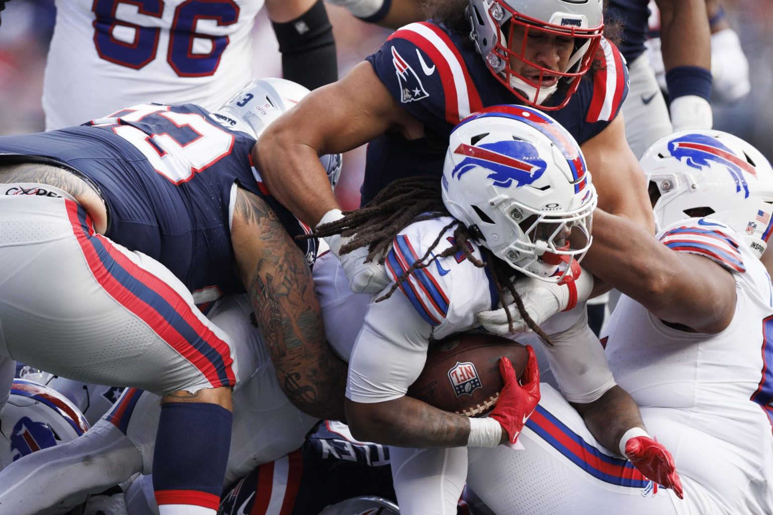 El corredor de los Buffalo Bills, James Cook (d), en una imagen de archivo. EFE/EPA/CJ GUNTHER