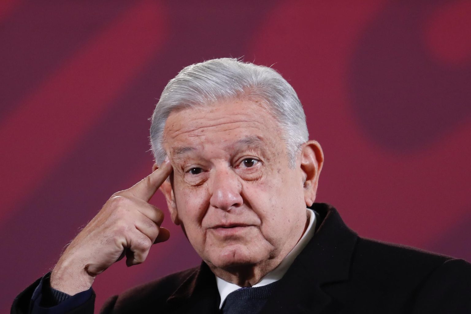 El presidente mexicano, Andrés Manuel López Obrador, habla durante su conferencia de prensa matutina hoy, en el Palacio Nacional de la Ciudad de México (México). EFE/ Sáshenka Gutiérrez