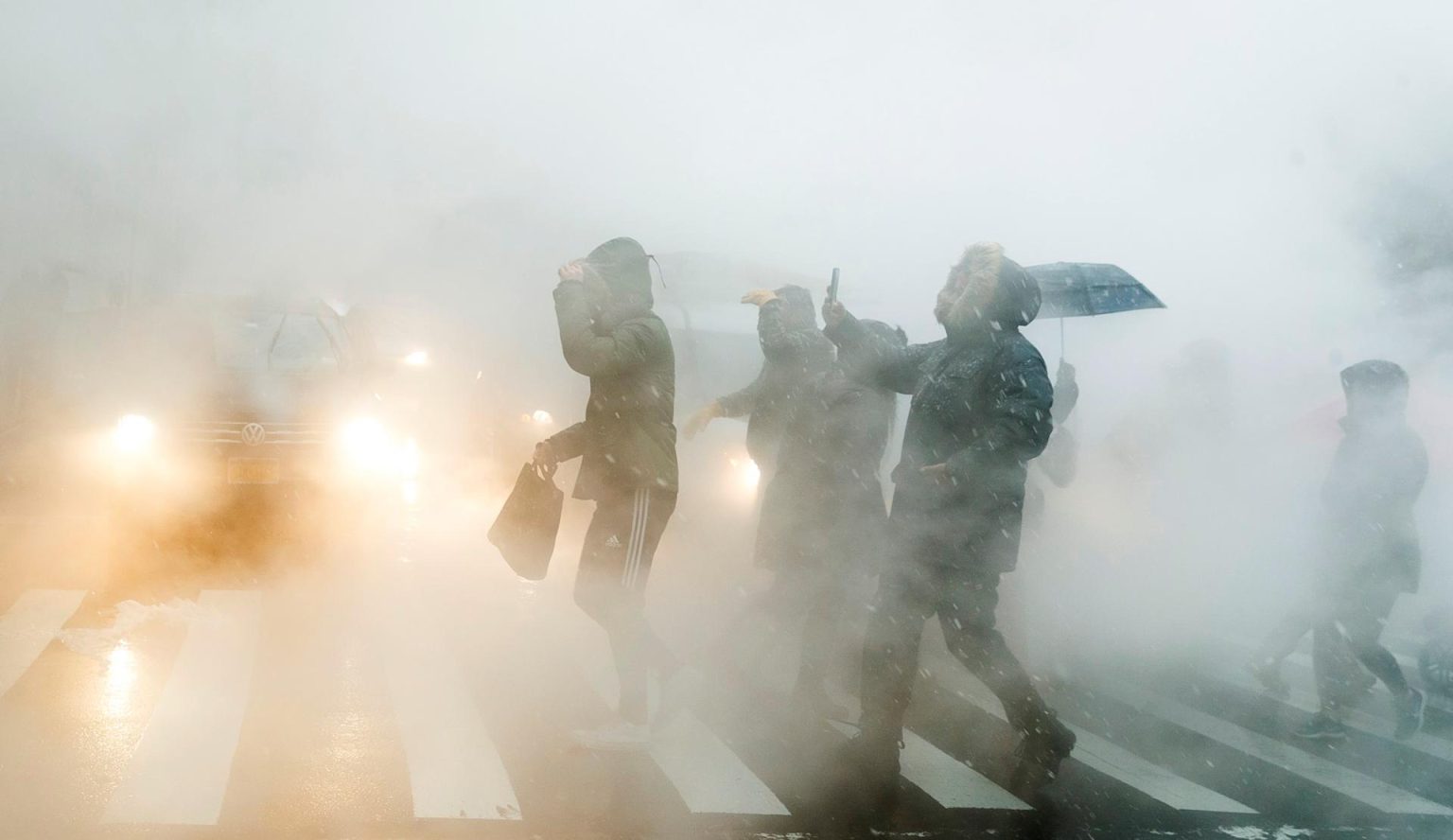 El Departamento de Transporte de Nebraska recomendó a los ciudadanos no tomar vehículos dado que "la intensa acumulación de nieve y los fuertes vientos están deteriorando rápidamente" las condiciones en las carreteras. Imagen de archivo. EFE/JUSTIN LANE