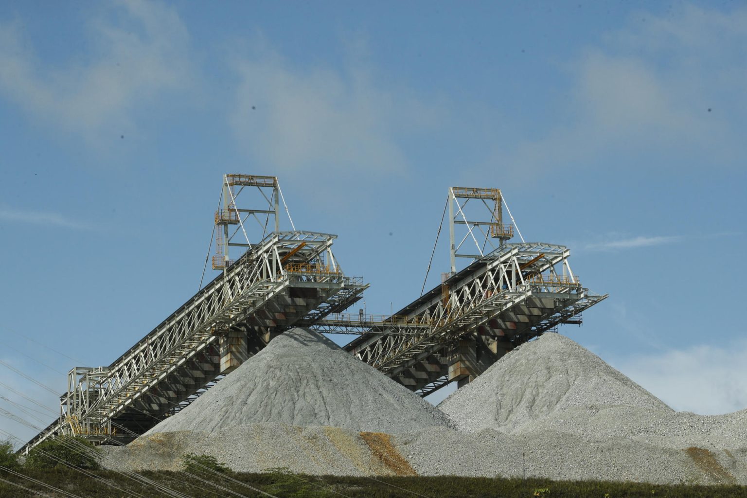 La empresa canadiense señaló en un comunicado que las autoridades panameñas no han proporcionado "bases legales" para el "plan de cierre" de Cobre Panamá. Fotografía de archivo. EFE/Bienvenido Velasco