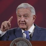 El presidente de México, Andrés Manuel López Obrador, habla durante una rueda de prensa matutina hoy, en el Palacio Nacional en la Ciudad de México.EFE/ Isaac Esquivel
,