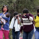 Ciudadanos venezolanos caminan por una autopista cercana a Cúcuta (Colombia). Imagen de archivo. EFE/ Mario Caicedo