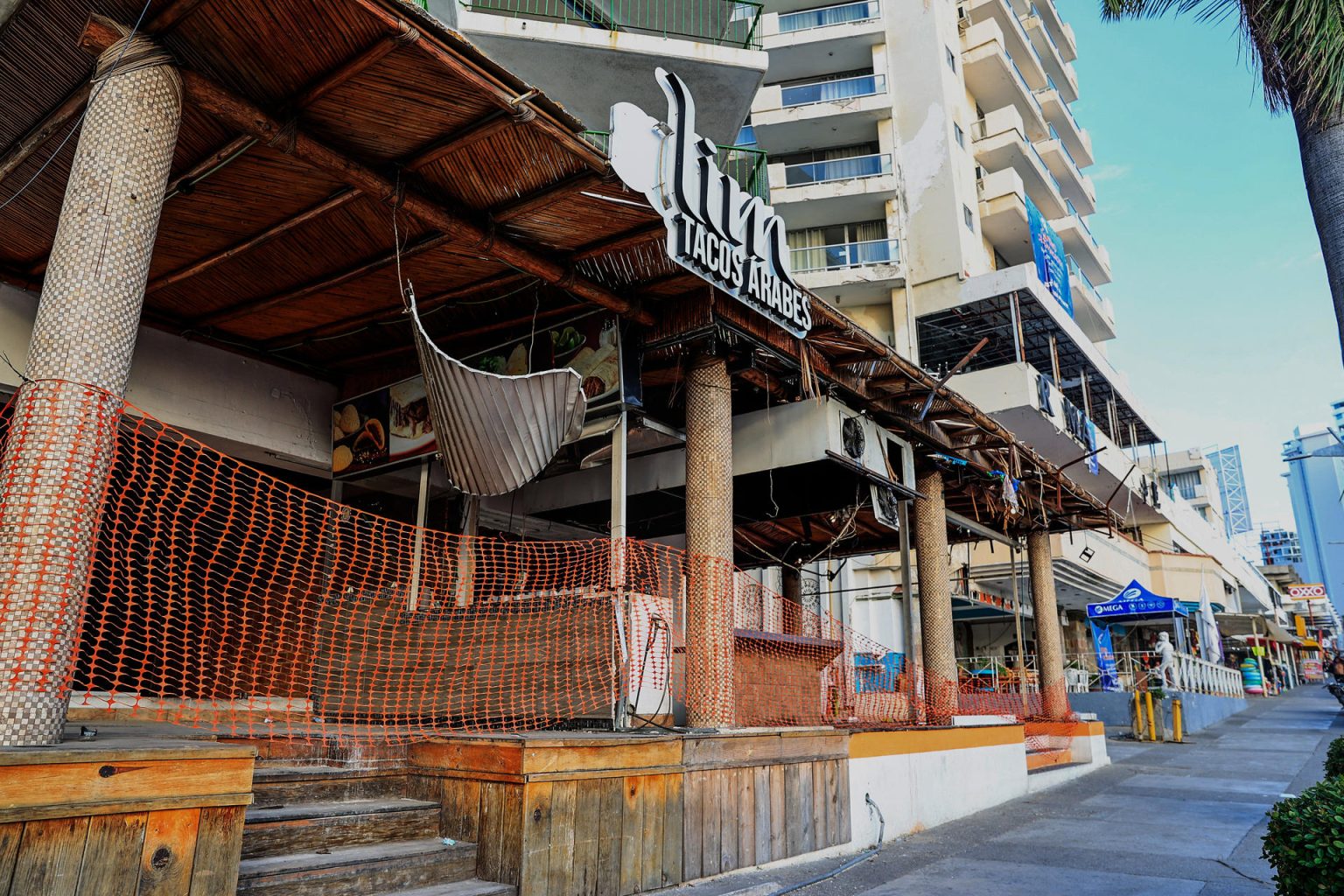 Fotografía de una zona afectada tras el paso del huracán Otis, el 7 de diciembre del 2023, en el balneario de Acapulco, estado de Guerrero (México). EFE/David Guzmán