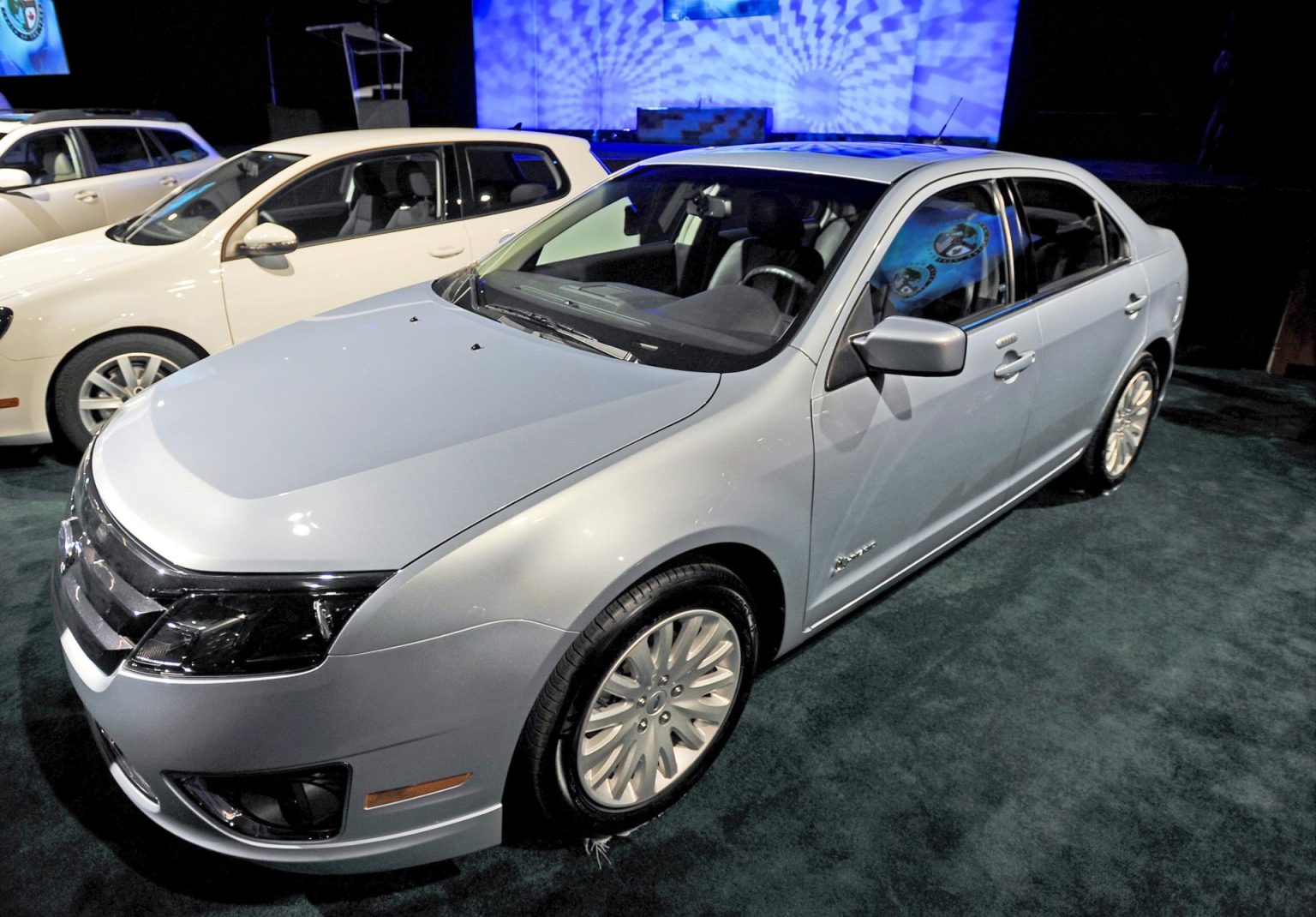 Fotografía de archivo de un coche modelo Ford Fusion híbrido. EFE/Tannen Maury