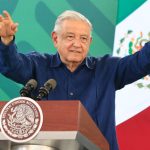 El presidente de México, Andrés Manuel López Obrador, participa en una rueda de prensa hoy, en el balneario de Acapulco (México). EFE/ David Guzmán