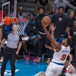 RJ Barrett de los Knicks salta a la canasta durante un partido de baloncesto de la NBA entre los New York Knicks y Brooklyn Nets, disputado hoy en el Barclays Centre en Brooklyn, Nueva York (EE.UU.). EFE/ Ángel Colmenares