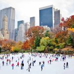 Fotografía de archivo cedida por New York City Tourism (NYC Tourism) donde se muestra la pista de patinaje de Central Park en Nueva York, donde Sara y Jonathan, los protagonistas de 'Serendipity' ('Señales de amor') se confiesan su amor. EFE/NYC Tourism /SOLO USO EDITORIAL /NO VENTAS /SOLO DISPONIBLE PARA ILUSTRAR LA NOTICIA QUE ACOMPAÑA /CRÉDITO OBLIGATORIO