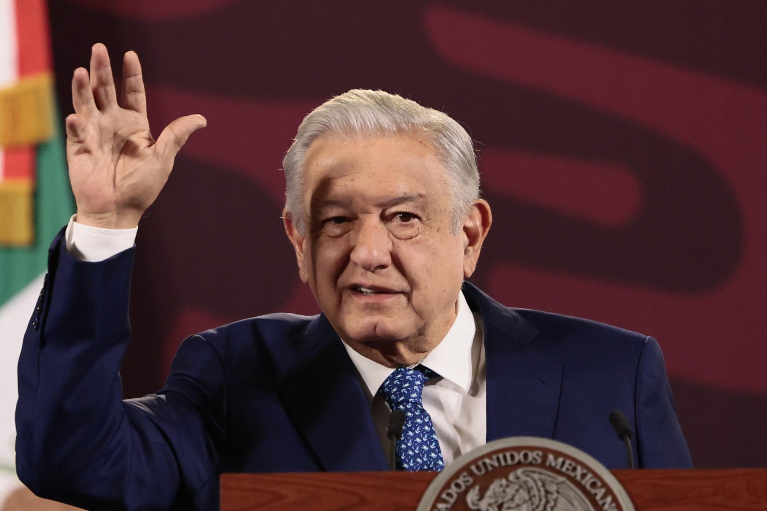 El presidente de México, Andrés Manuel López Obrador, habla hoy durante su conferencia de prensa matutina en Palacio Nacional, en Ciudad de México (México). EFE/José Méndez