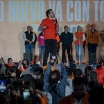 El precandidato a la presidencia de México por el partido Movimiento Ciudadano (MC) Jorge Álvarez Máynez, habla durante el cierre de precampaña hoy, en la ciudad de Monterrey (México). EFE/Miguel Sierra