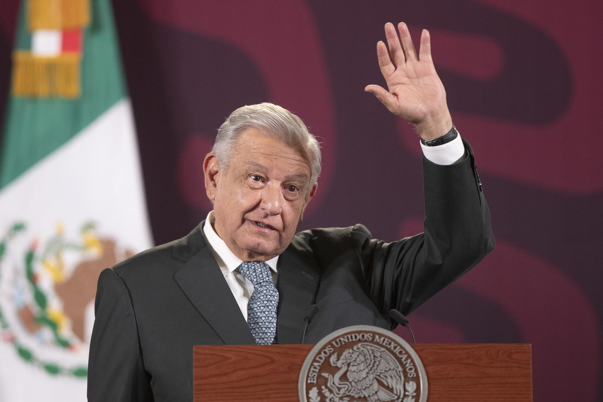 El presidente de México, Andrés Manuel López Obrador, habla durante su conferencia de prensa matutina hoy, en el Palacio Nacional de Ciudad de México (México). EFE/ Isaac Esquivel
