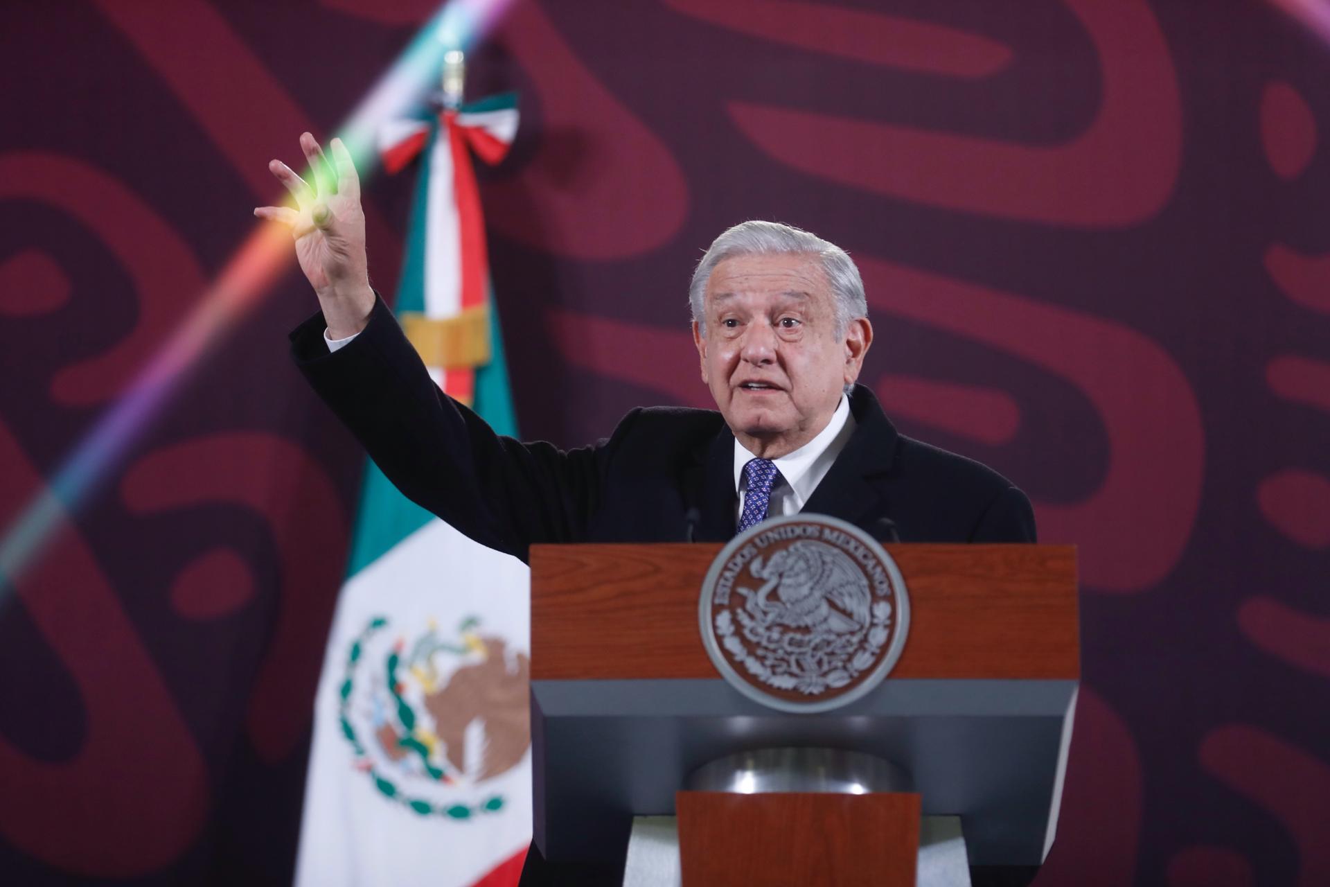 El Presidente de México, Andrés Manuel López Obrador, habla hoy durante una rueda de prensa matutina en Palacio Nacional, en Ciudad de México (México). EFE/Sáshenka Gutiérrez
