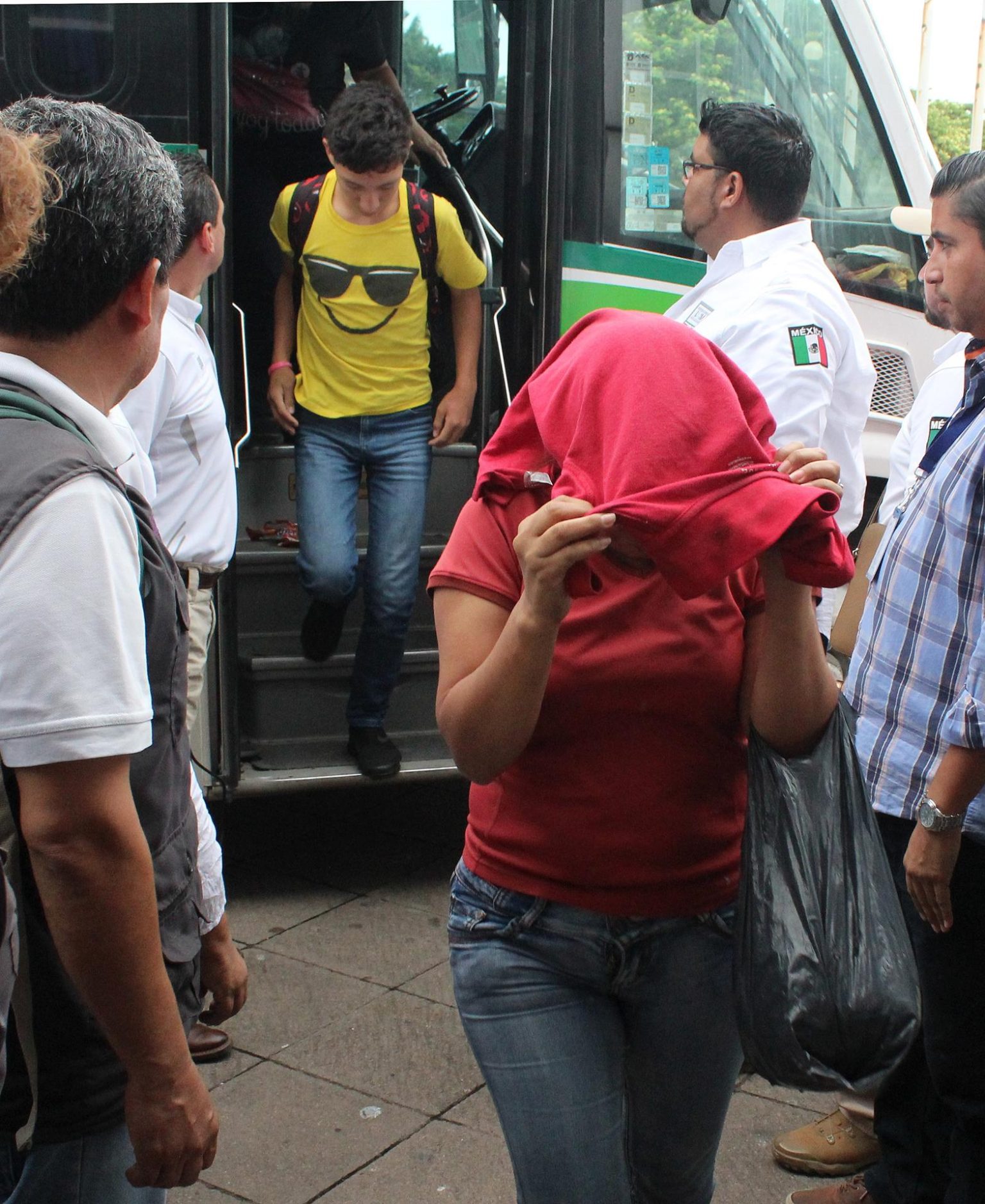 El hallazgo de estos migrantes se informó al INM, cuyo personal contabilizó a 182 personas migrantes, entre los que se encontraban ocho menores no acompañados y 15 familias compuestas de 39 personas. Fotografía de archivo. EFE