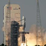 Fotografía de archivo del cohete Boeing Delta 4que es lanzado del bloc 37B con la nave espacial GOES-N, en la Estación de las Fuerzas Aéreas de Cabo de Cañaveral, Florida (EEUU). GOES-N fue la primera nave espacial que se lanza de las nuevas series GOES N-P de satélites geoestacionarios ambientales meteorológicos. Desarrollados por la NASA para la Administración Nacional Oceánica y Atmosférica (NOAA), los satélites GOES proporcionan continuamente observaciones de la tierra incluyendo de EEUU. EFE/Gary I. Rothstein